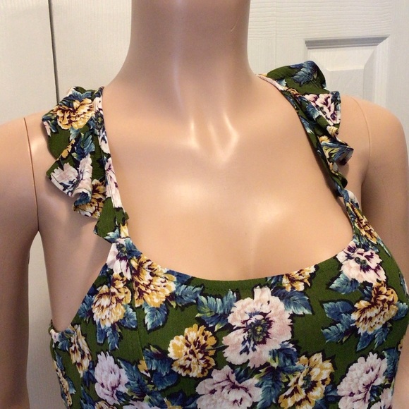 Live To Be Spoiled Juniors Green Floral Ruffle Strap Smocked Crop Top Size L - Picture 2 of 4
